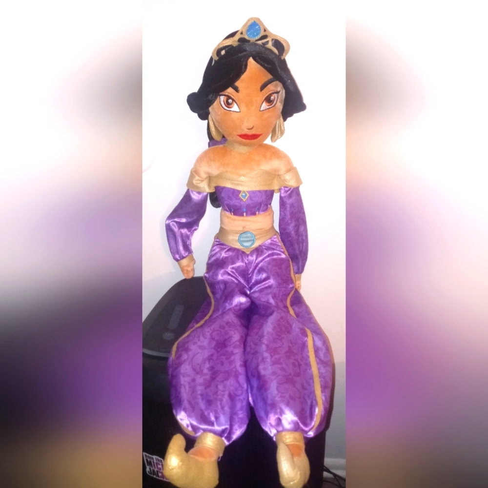 Disney's Aladdin Princess Jasmine size 33in ( 2feet 9in)  Jumbo plush.